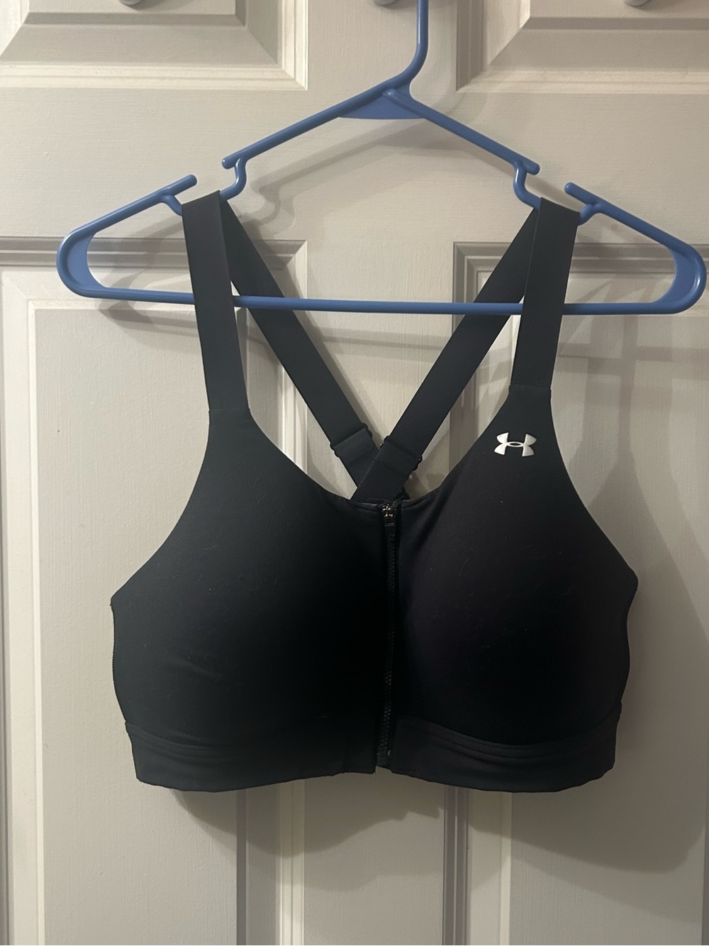 Under Armour Black Front-Zip Sports Bra size 36 D